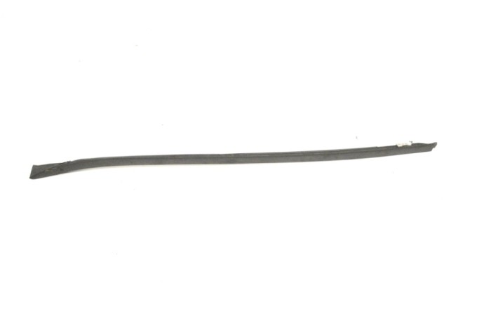 Ornament vertical parbriz dreapta OPEL ASTRA J GTC 2014 OEM: 13308941 13934948