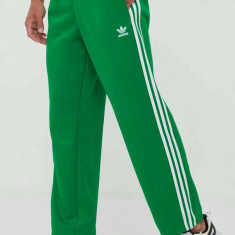 adidas Originals pantaloni de trening Adicolor culoarea verde, cu imprimeu