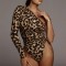 H657A-99 Bluza tip body cu imprimeu leopard pe un umar