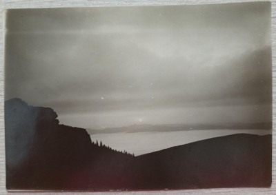 Rasaritul soarelui pe varful Ceahalului, vedere spre Piatra-Neamt// 1926 foto