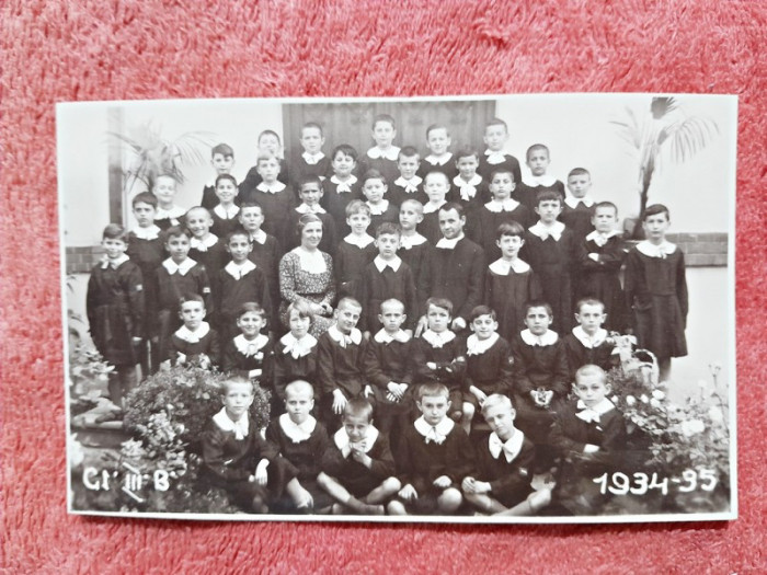Fotografie, clasa a III-a B primara, an 1935