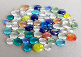 Lot 65 pietre de sticla pentru bijuterii sau bricolaj, diferite marimi si culori