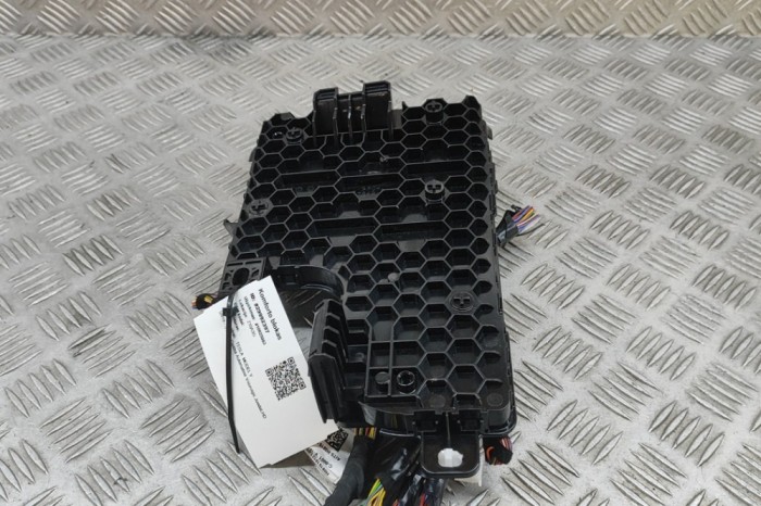 Modul de confort TESLA MODEL Y 2024 OEM: 1657650-40-A | 29992397