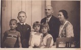 P1829N Avocat dr B&icirc;rlea din Lugoj, cu familia, 1930, studio Naschitz