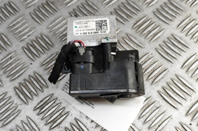 Supapa de expansiune aer condiționat PORSCHE Taycan 2022 OEM: 4M0816682E | 31860556 foto
