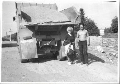 B804 Basculanta in statie autobuz 1987 Romania comunista foto