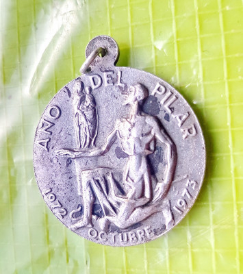 E580-Medalion ANNO DEL PILAR aniversare Biserica 100 ani alama argintata-3 cm. foto