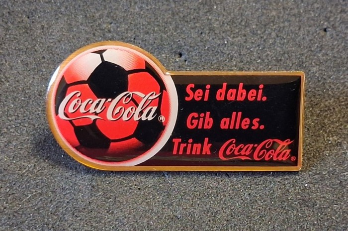 Insigna - "COCA COLA"