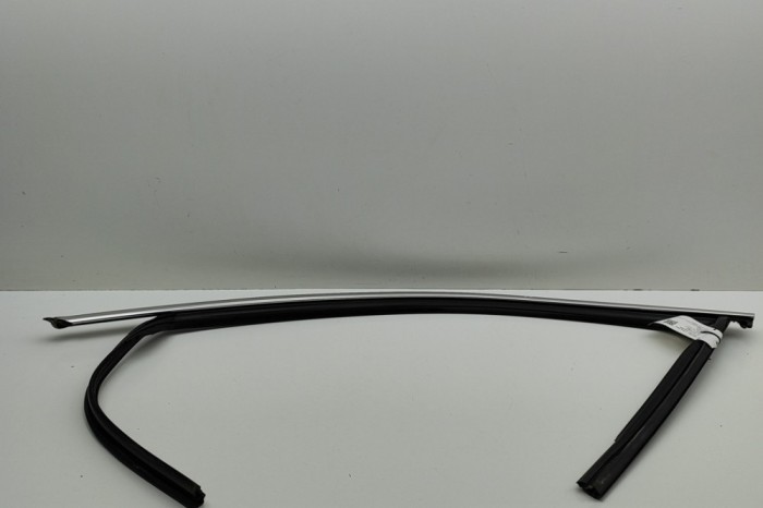 Bandou superior ușă st&acirc;nga față AUDI A5 Avant 2024 OEM: 8B3837431B | 31955007
