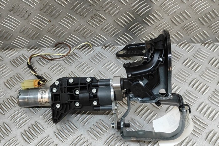 Motor ridicare electrică haion dreapta AUDI Q7 4M 2020 OEM: 4M0827852C,0390204154,4M0827300C | 31968207