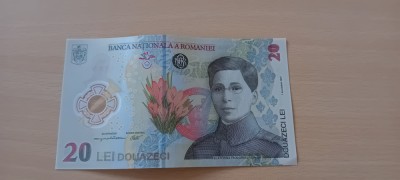 V&amp;acirc;nd bacnote de 20 de lei cu seria 21,23 foto