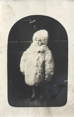 P2743N Copil, perioada interbelică foto