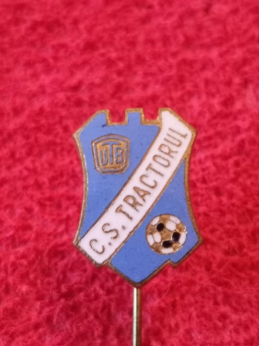 Insigna fotbal - CS &quot;TRACTORUL&quot; BRASOV