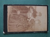 Fotografie Visit Portrait , doua distinse domnisoare , anii 1900 ,dimensiuni 11cm x 6 cm .
