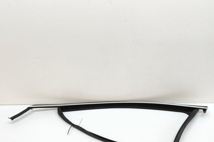 Bandou superior ușă st&acirc;nga față SKODA SKODA ENYAQ iV SUV 5AC, 5AZ 2021 OEM: 5LA837431A 31048404