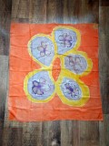 ** Esarfa de matase, pictura manuala, dimensiuni 90x85cm, Marime universala