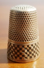 DEGETAR VECHI DIN ARGINT DECORAT CU NIELLO-ATELIER EUROPEAN ANII 30