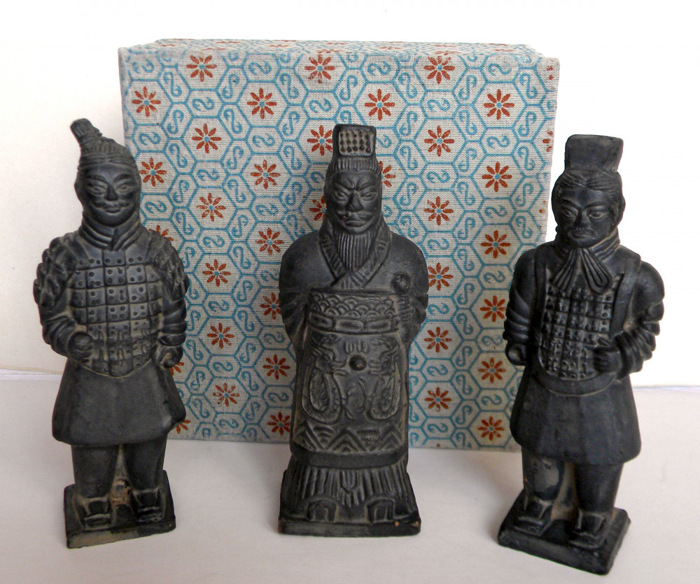 Armata de teracota - cutie 3 statuete chinezesti Mausoleul Primului Împărat  Qin | Okazii.ro