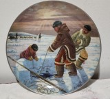 Cumpara ieftin LICHIDARE ! Farfurie decorativa portelan Kaiser, People of the Midnight Sun -