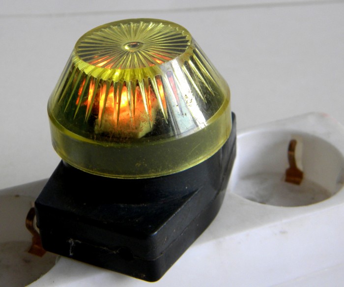 Indicator martor rusesc prezenta tensiune 220V, functional, vintage original