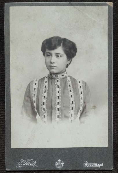 Fotografie pe carton, tanara, inceput de secol XX