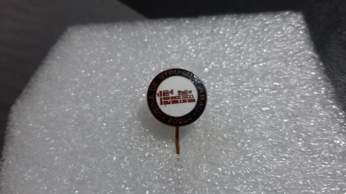Insigna Uzina de strunguri Arad