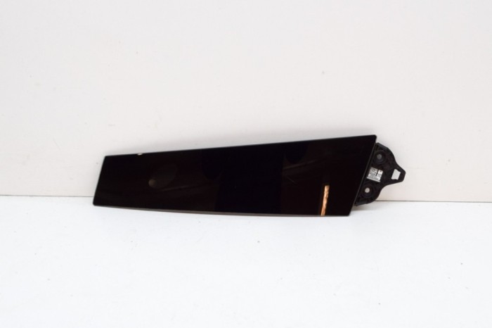 Ornament vertical ușă dreapta față TESLA MODEL 3 2021 OEM: 1109256-00-D,2AEIM-1089773E,1089773E,1100437-00-E 14170450