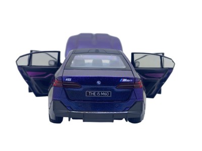 Macheta BMW M5 albastru G60 scara 1:24 deschide usile si capotele, sunet si lumini foto