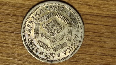 R08 Africa de sud -moneda de colectie argint - 6 pence 1957 -Elisabeta- stare f buna foto