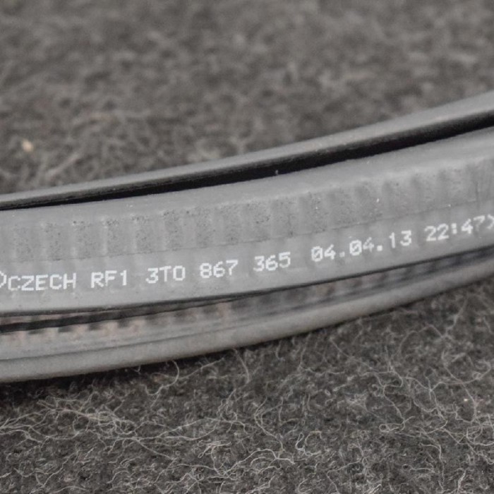 Garnitura ușă dreapta față SKODA SUPERB II 3T4 2013 OEM: 3T0867365 | 2801490