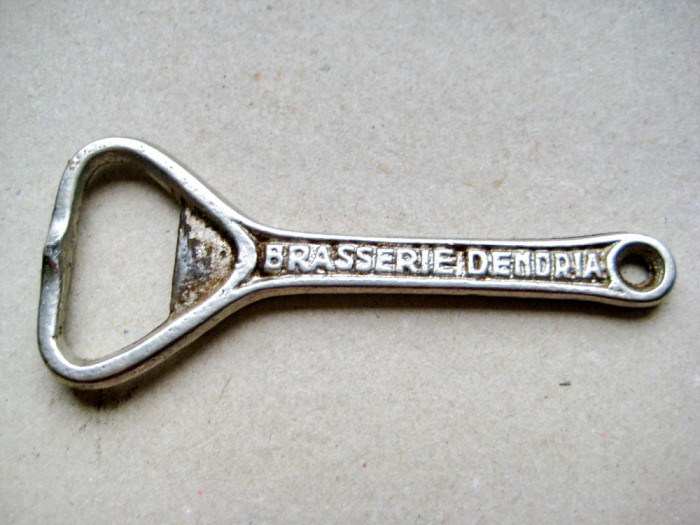 B848-Desfacator Braserie-Browderie Dendria vechi metal. Lungime 6, latime 4 cm.