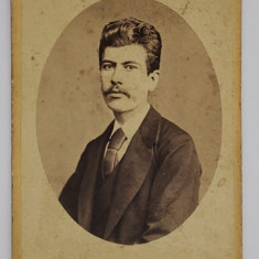C. SZATHMARI , BUCURESTI , FOTOGRAFIE C.D.V. , TANAR CU CRAVATA , IN MEDALION , SEC. XIX