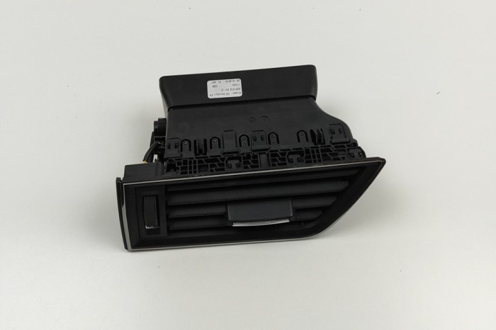 Gura de ventilație planșa de bord SKODA SUPERB III Estate 3V5 2019 OEM: 3V0819701D 30418146