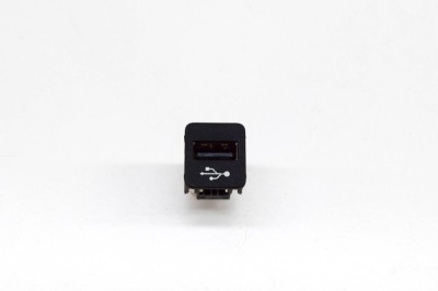 USB BMW 3 G20, G28 2019 OEM: 9229294 21207763 foto