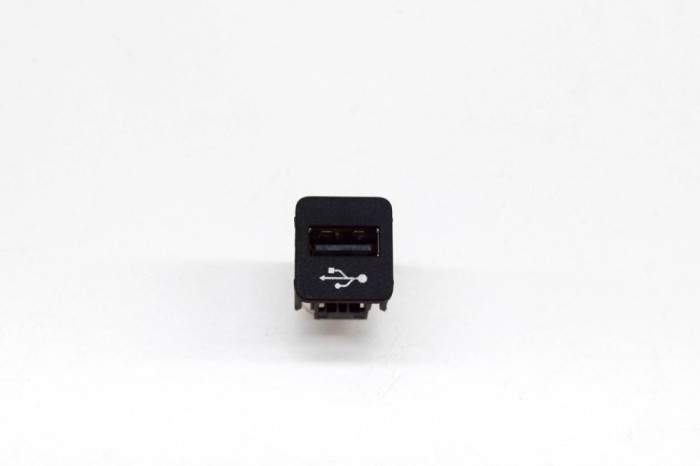 USB BMW 3 G20, G28 2019 OEM: 9229294 21207763