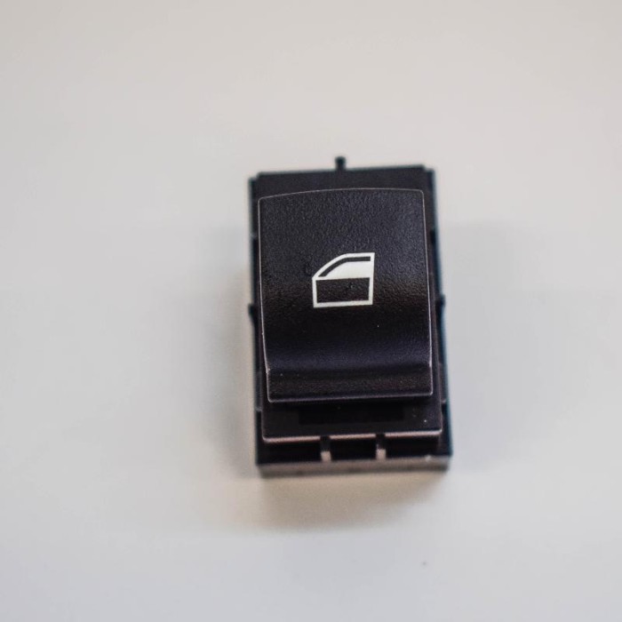 Buton geam ușă dreapta față BMW 2 Active Tourer F45 2015 OEM: 9208107 2497722