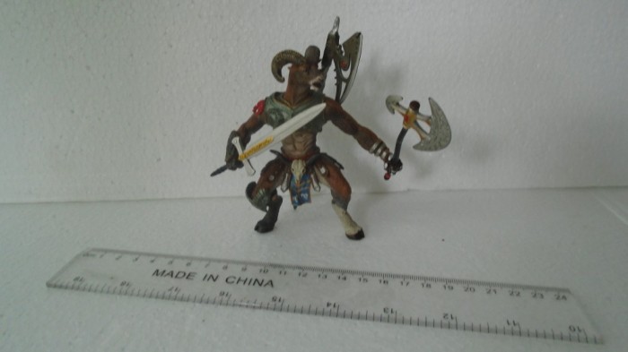 bnk jc Figurina neidentificata - posibil McFarlane