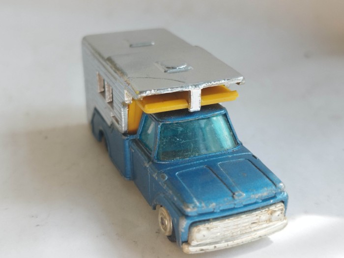 bnk jc Husky 35 Ford Camper