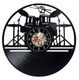Ceas de perete decorativ realizat din disc de vinil, Model Baterist Set de Tobe Rock Muzica Cinele, Negru, 30 cm