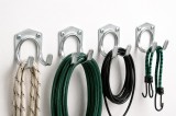 Cumpara ieftin Set 4 suporturi metalice pentru furtun si unelte, montare pe perete, 7 x 5,5 x 6,5 cm fiecare, otel galvanizat, argintiu, suruburi incluse