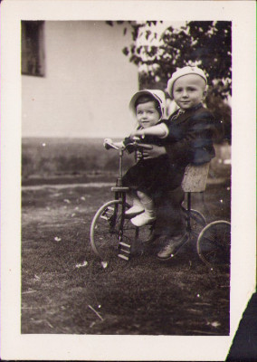 HST M474 Poză copii cu tricicletă C&amp;acirc;mpia Turzii 1938 foto