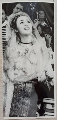 Elena Roizen in timpul unui spectacol// fotografie de presa foto