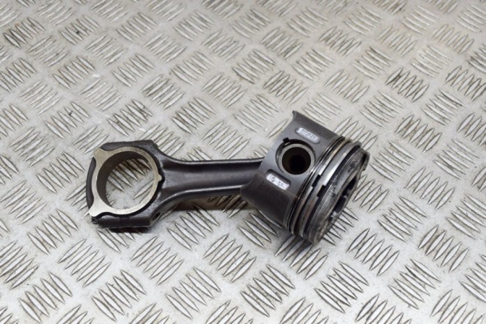 Piston MERCEDES-BENZ C W203 2006 OEM: A6110300320,A6110300717 14887210
