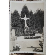 Fotografie, mormantul unui militar german, in timpul celui de-al doilea razboi mondial