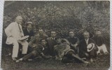 Fotografie tip Carte postala, grup de prieteni in natura, perioada interbelica