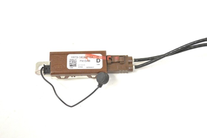 Amplificator de antena LAND ROVER RANGE ROVER IV L405 2015 OEM: HK72-18C847-CA 13758475