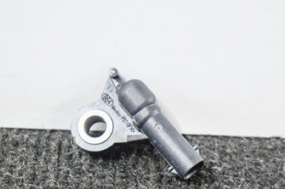 Senzor de impact st&amp;acirc;nga spate TESLA MODEL 3 2018 OEM: 1036761-00-A 11208209 foto