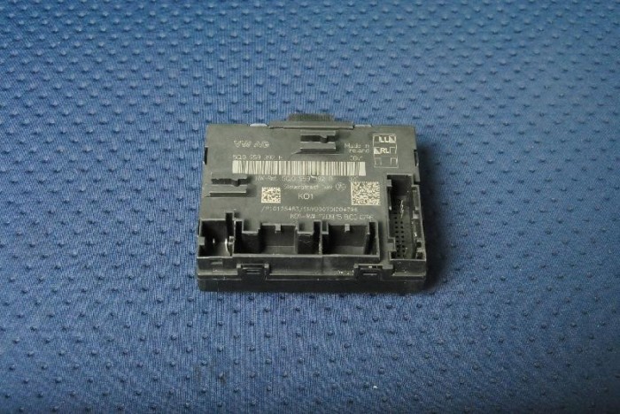 Modul de control ușă dreapta față AUDI A3 Sportback 8VA, 8VF 2016 OEM: 5Q0959392B | 2261343