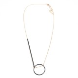 Colier geometric cu design asimetric si accente moderne