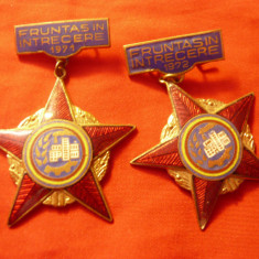 Set 2 Insigne Fruntas in Intrecere : 1971 , 1972 , h=4,5cm , metal si email